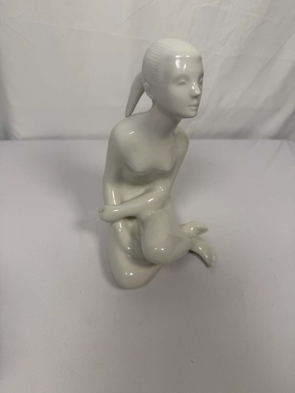Vintage Royal Dux Czechoslovakia White Porcelain Sitting Woman Figurine - Picture 2 of 6